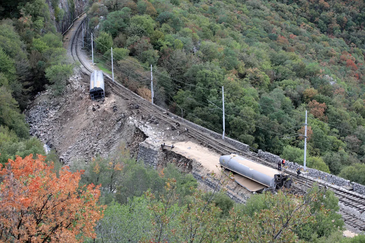 Meja ponovno otvorena za teretni promet nakon iskliznuća, putnički vlakovi od subote